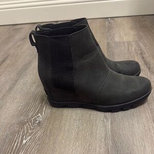 Black Ankle Boots with Wedge Heel and Minimalist Design